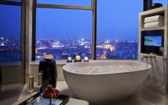 10 Luxury Bathtubs with an Astonishing View ➤To see more Luxury Bathroom ideas visit us at www.luxurybathrooms.eu #luxurybathrooms #homedecorideas #bathroomideas @BathroomsLuxury