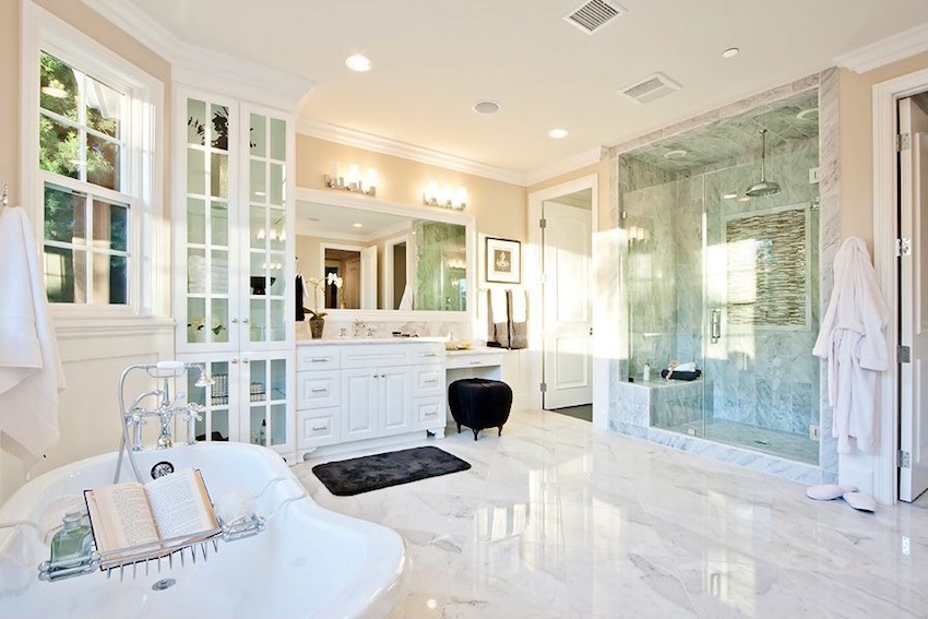 10 Luxury White Master Bathrooms You Will Love to Have