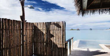 50 Amazing Outdoor Showers That Will Impress You (Part 1) ➤To see more Luxury Bathroom ideas visit us at www.luxurybathrooms.eu #luxurybathrooms #homedecorideas #bathroomideas @BathroomsLuxury