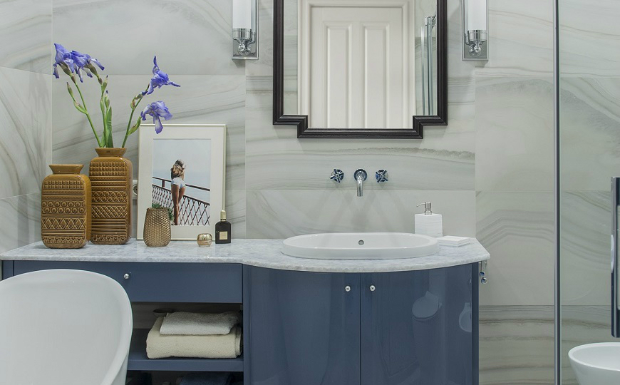 Get Inside An Art Deco Bathroom with American Touch in Kyiv