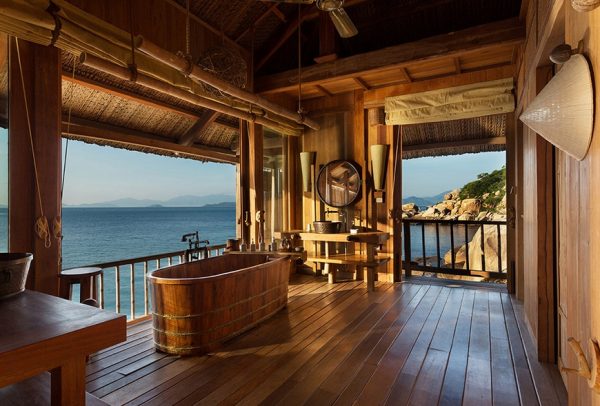 How To Decorate Your Luxury Bathroom With Wood