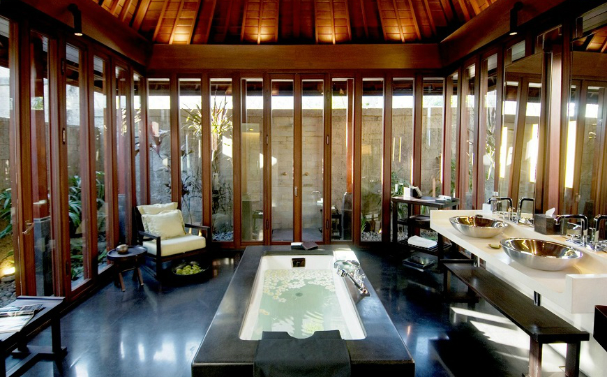 Most Romantic Hotel Bathrooms For Valentine's Day ➤ To see more news about Luxury Bathrooms in the world visit us at http://luxurybathrooms.eu/ #luxurybathrooms #interiordesign #homedecor @BathroomsLuxury @bocadolobo @delightfulll @brabbu @essentialhomeeu @circudesign @mvalentinabath @luxxu @covethouse_