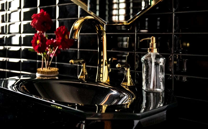 Fall In Love With This Exquisite All Black Bathroom Design Project