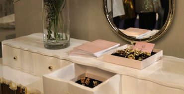 10 Bespoke Dressing Tables To Glam Up Your Luxurious Walk-In Closet