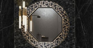 black marble modern bathroom with round marble mirror and a black washbasin (1)