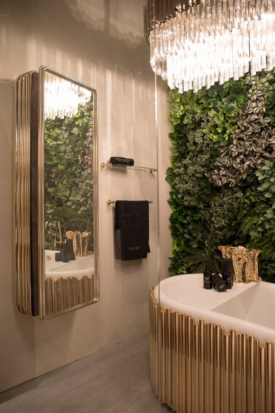 iSaloni 2022 Striving To Set Trends Maison Valentina International Bathroom Exhibition Symphony Bathtub Gold Details